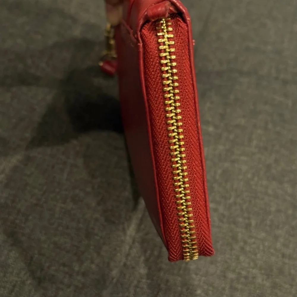 Cynthia Rowley Women’s Red Leather Wallet Gold Hardware Detachable Wrist Strap
